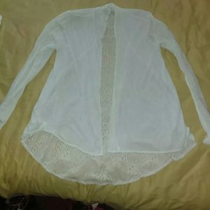 White shawl with laced back and arms